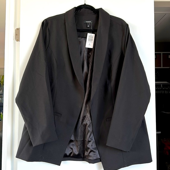 New Unworn Torrid - Black Blazer - Picture 5 of 9